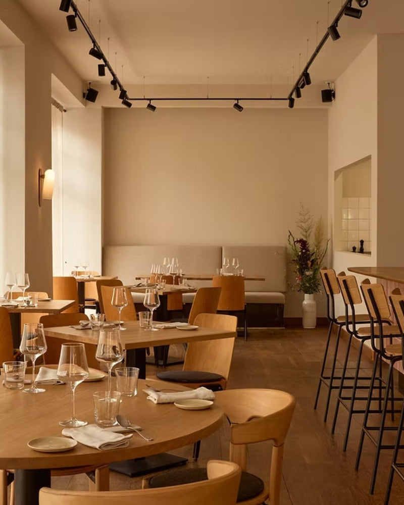 Bensberger Stühle Matthias Restaurant Berlin Designstühle Holz