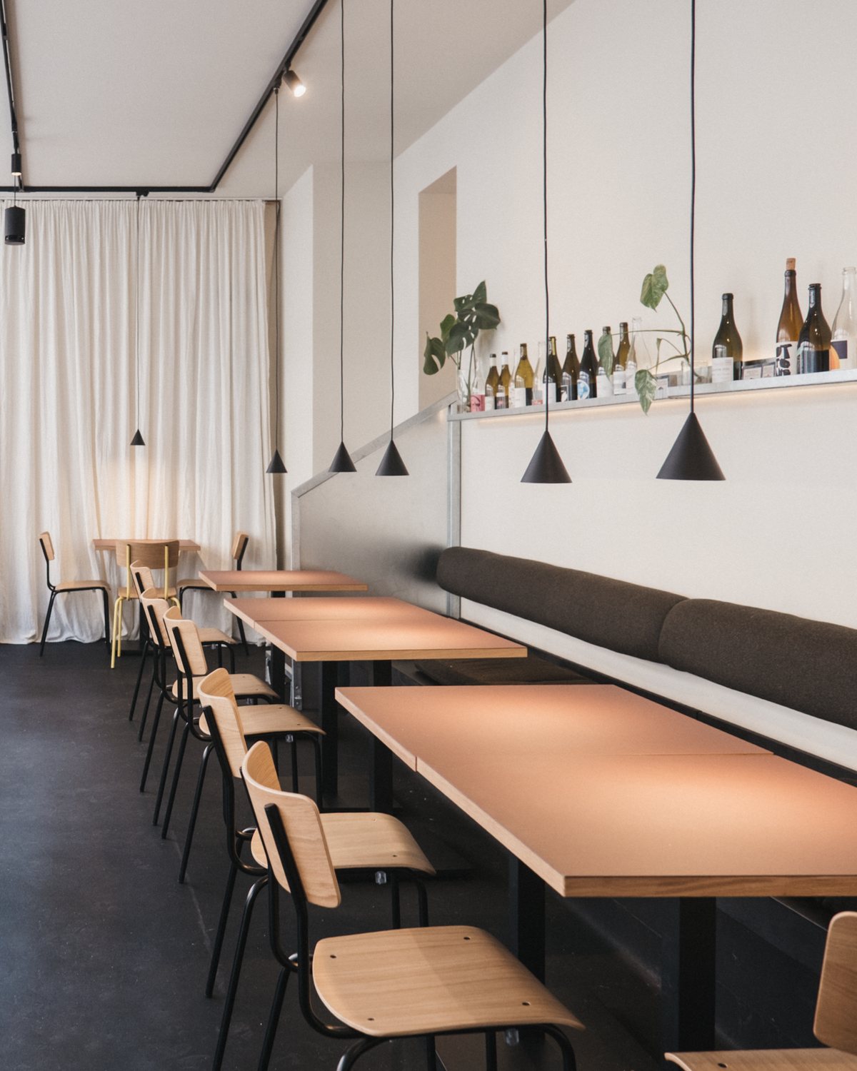 B01 Stühle im Bistro Bärbel in Leipzig