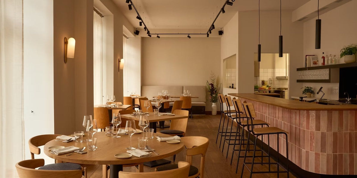 Bruno-Rey-Stühle in einem Restaurant