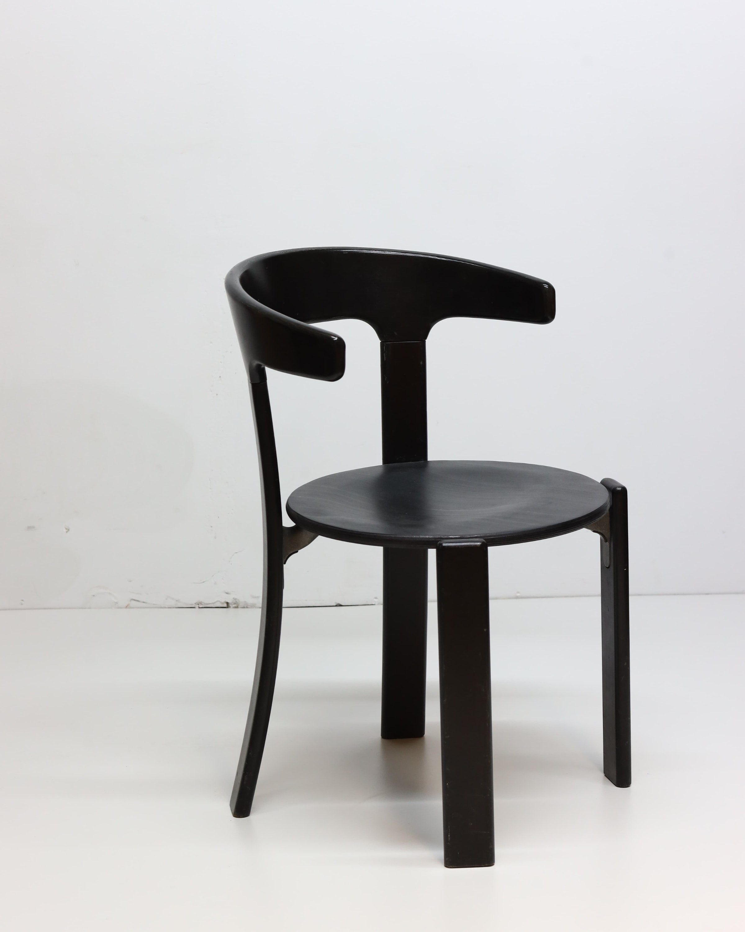 Bruno Rey Bull Horn Stuhl Schwarzer  Retro Designstuhl aus Holz mit Armlehne aus dem Jahr 1970